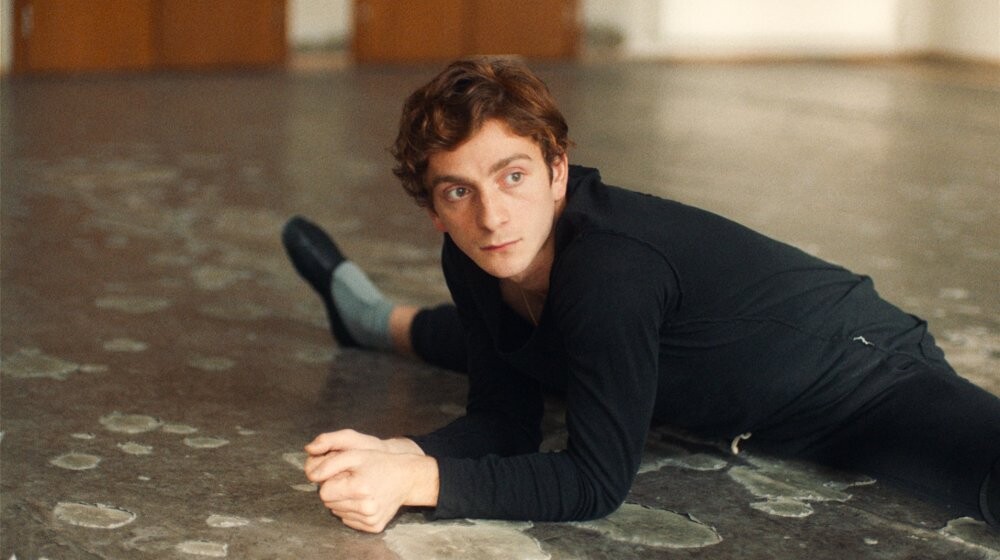and then we danced 2019 007 levan gelbakhiani doing splits